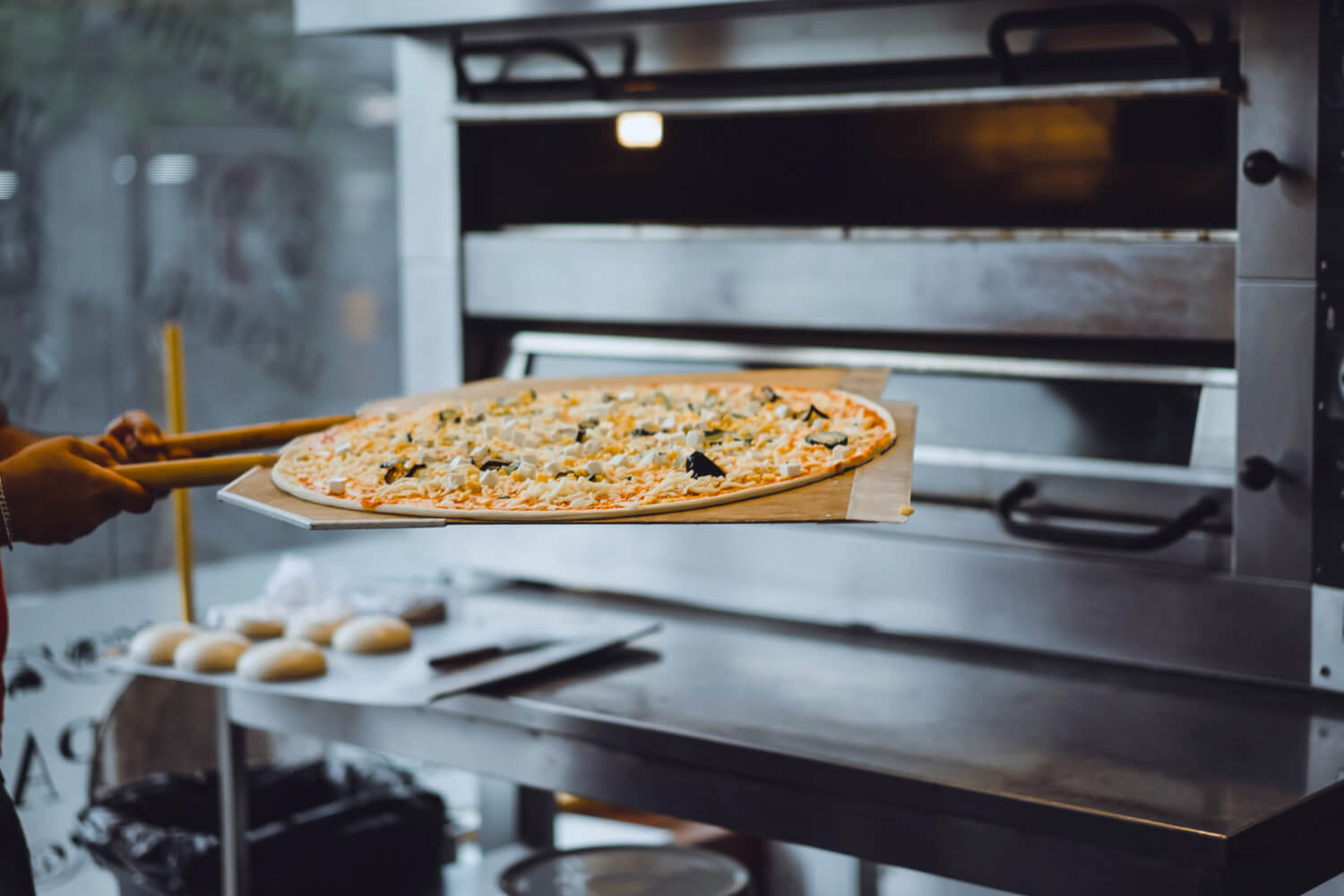 Selecting the Perfect Canmac Pizza Oven for Your Commercial Kitchen