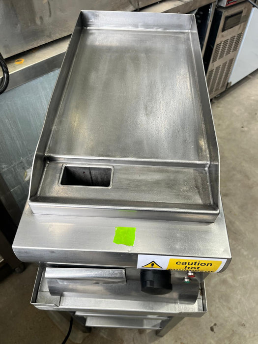 Commercial 30 cm Stainless Steel Electric Griddle With Stand-Refurbished Canmac Refurbished