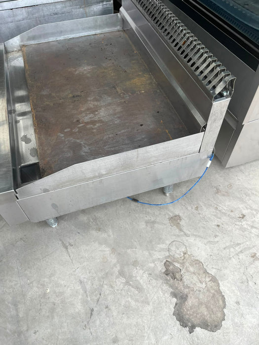 Commercial 3 Burner Gas Griddle Flat Top Hot Plate Catering Resturant 82cm Canmac Catering Equipment