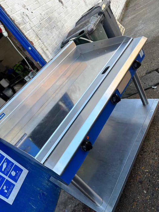 Blue Seal Electric Griddle 3 Phase on Stand Chrome Top-Refurbished Canmac Refurbished