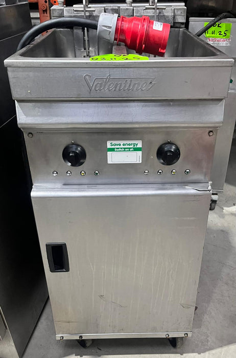 Share VALENTINE TWIN TANK & BASKET ELECTRIC FRYER 3 PHASE REFURBISHED Canmac Catering Equipment