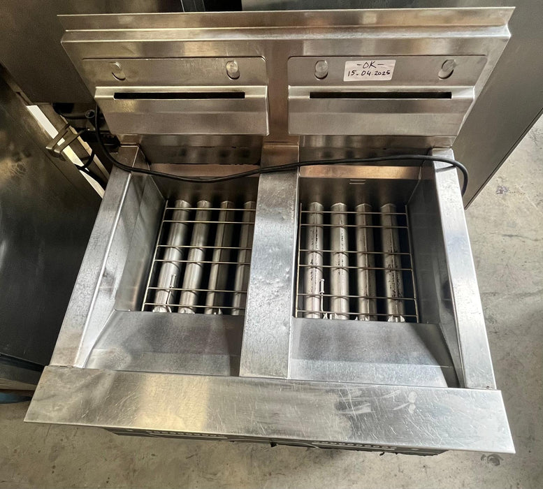 Henny Penny Chips Fryer Evolution Elite EEG-242 Double Tank Gas - Refurbished Canmac Refurbished