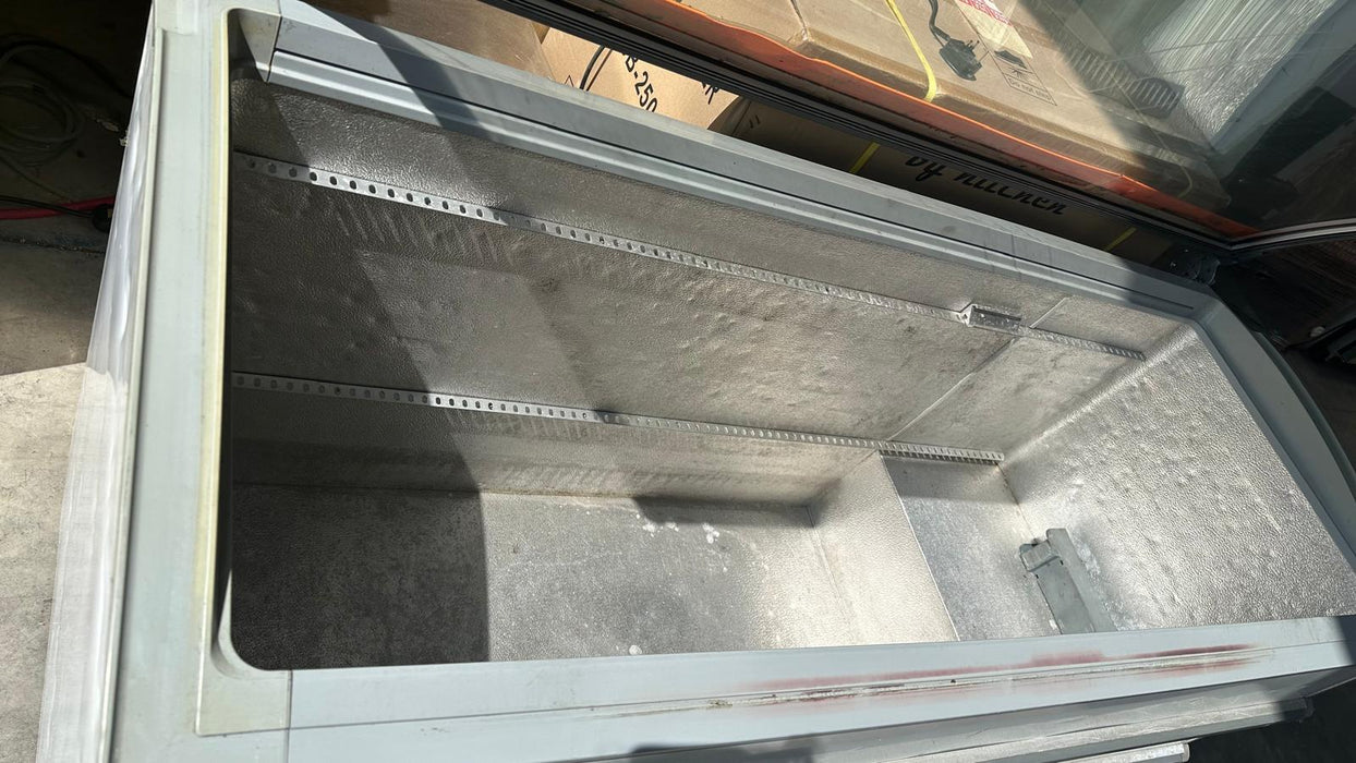 Novum 601L Glass Curve Top Display Freezer -Refurbished Canmac Catering Equipment