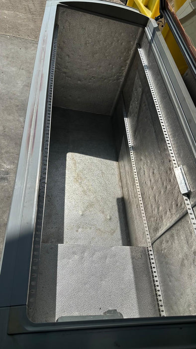 Novum 601L Glass Curve Top Display Freezer -Refurbished Canmac Catering Equipment