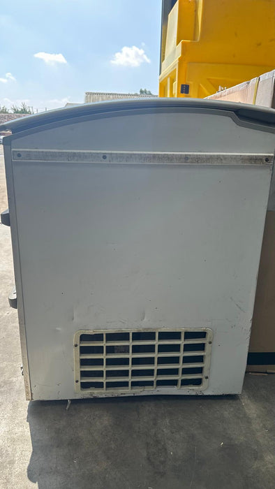 Novum 601L Glass Curve Top Display Freezer -Refurbished Canmac Catering Equipment