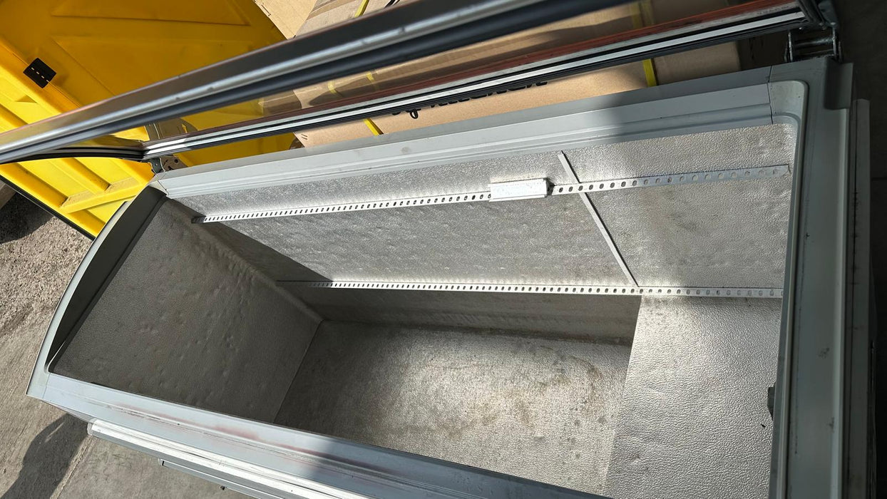 Novum 601L Glass Curve Top Display Freezer -Refurbished Canmac Catering Equipment