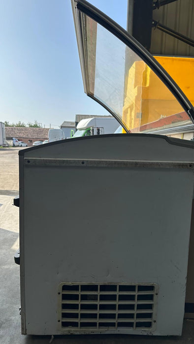 Novum 601L Glass Curve Top Display Freezer -Refurbished Canmac Catering Equipment