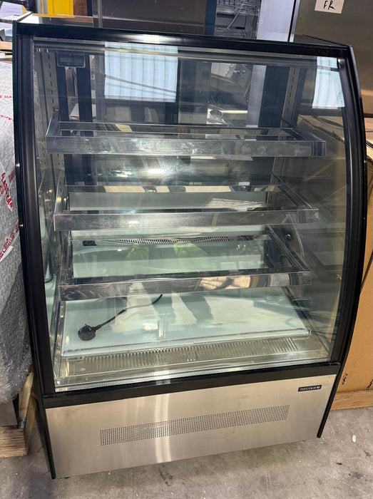 TEFCOLD LPD900C CURVED CAKE COLD DISPLAY CABINET FRIDGE REFUSBIHED