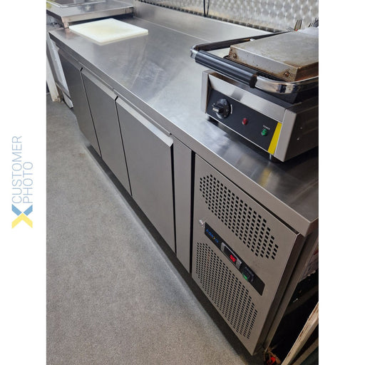 Professional Refrigerated Counter With Upstand 3 Doors Depth 600mm | Thsnack3200 Tn Makfry