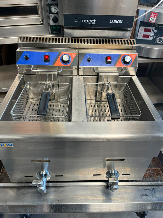 Adexa GF182 Commercial Twin Tank Gas Fryer – 2 x 17L – Natural Gas – 27kW Canmac Catering Equipment