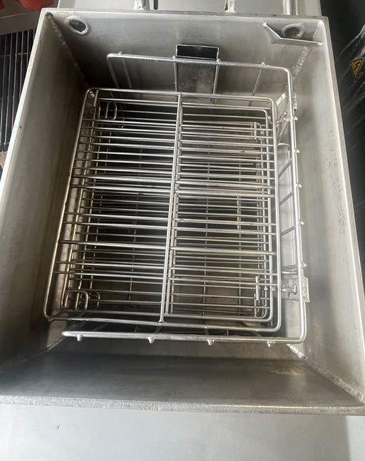 Henny Penny PFG-600 Gas Pressure Fryer 22L FASTRON EM-90 Commercial Canmac Catering Equipment