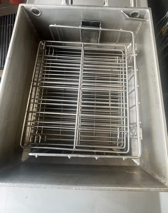 Henny Penny PFG-600 Gas Pressure Fryer 22L FASTRON EM-90 Commercial Canmac Catering Equipment