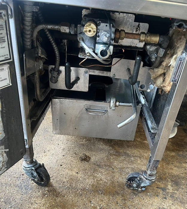 Henny Penny PFG-600 Gas Pressure Fryer 22L FASTRON EM-90 Commercial Canmac Catering Equipment