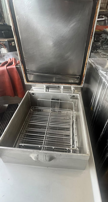 Henny Penny PFG-600 Gas Pressure Fryer 22L FASTRON EM-90 Commercial Canmac Catering Equipment