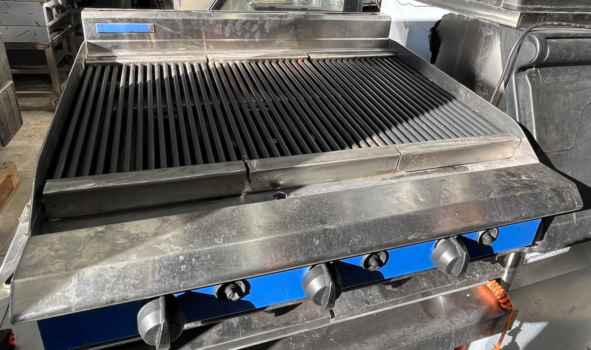 BlueSeal 3 Burner Gas Chargrill Stainless Steel Catering Grill 90cm Refurb Canmac Catering Equipment
