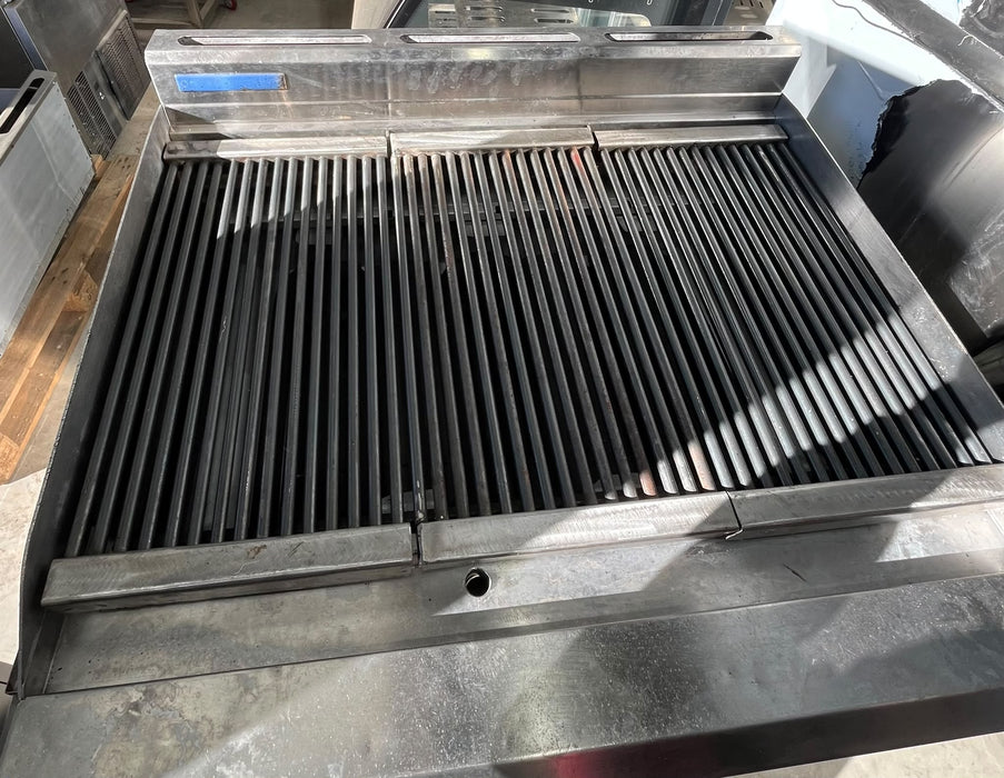 BlueSeal 3 Burner Gas Chargrill Stainless Steel Catering Grill 90cm Refurb Canmac Catering Equipment