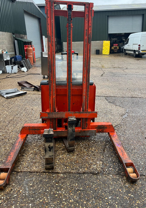 BT Products AB Electric Pedestrian Pallet Stacker – 1000kg – 2.9m Lift Canmac Catering Equipment