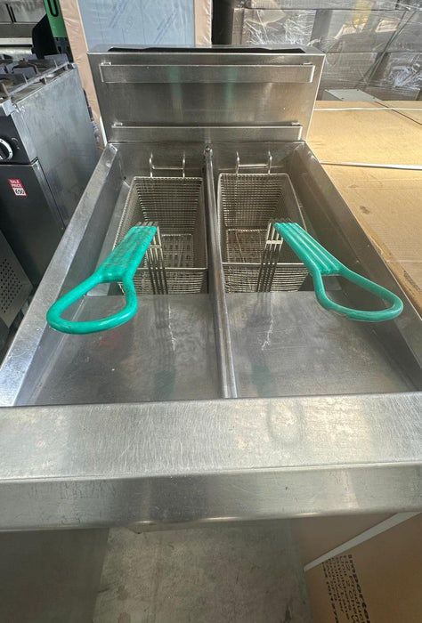 Blue Seal Evolution VEE Ray Twin Tank Gas Fryer - Refurbished Canmac Catering Equipment