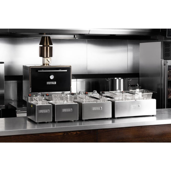 Buffalo Twin Tank Twin Basket 2x5Ltr Countertop Fryer 2x2.8kW Buffalo