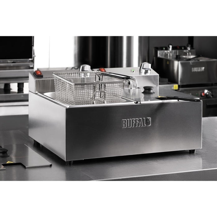 Buffalo Twin Tank Twin Basket 2x5Ltr Countertop Fryer 2x2.8kW Buffalo