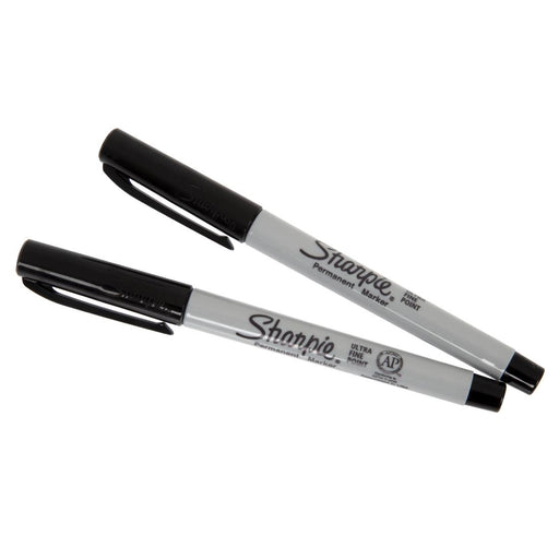 Black permanent markers. Pack quantity: 2