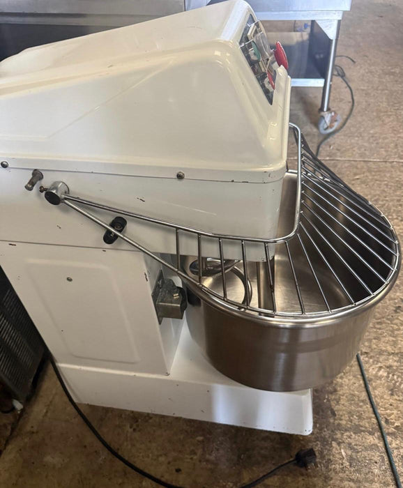 Share Commercial Professional Spiral Dough Mixer 30L -Refurbished Canmac Refurbished