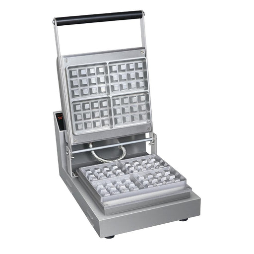 900W. Makes 178mm diameter waffles