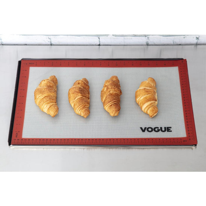 Vogue Non-Stick Silicone Baking Mat 520 x 315mm Vogue