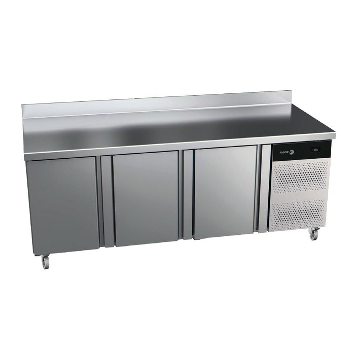 667W. Net capacity: 214Ltr