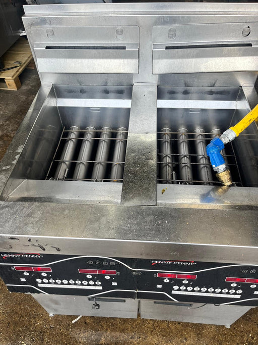 Henny Penny Chips Fryer Evolution Elite EEG-242 Double Tank Gas - Refurbished Canmac Refurbished