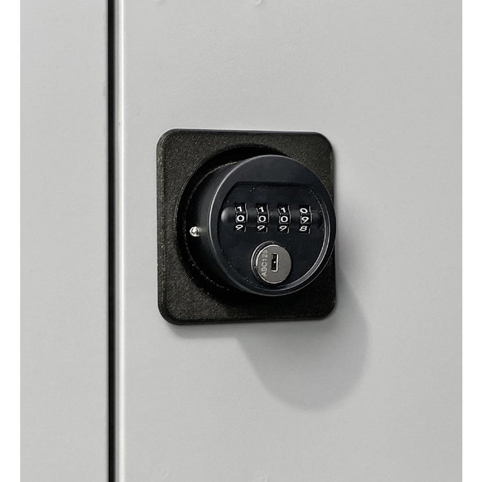 Features 3-point locking system
