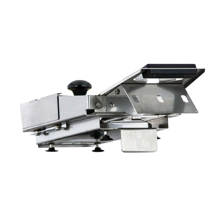 Manual. Slices bagels up to 5.75" dia & 2" thick