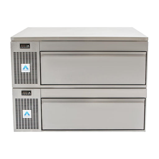 586W. Width: 878mm. Solid top. Capacity: 80kg / 4x 1/1GN