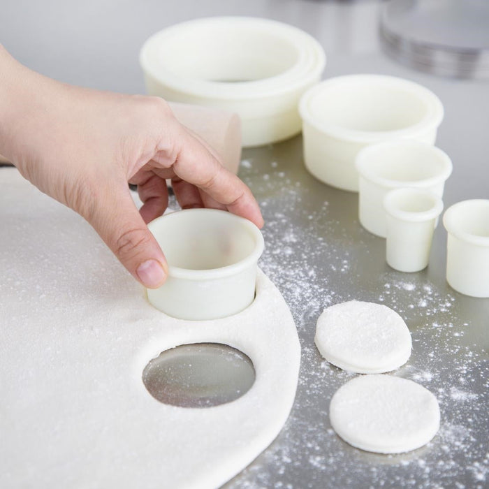 Vogue Plain Round Nylon Pastry Cutters (Pack 9) Vogue