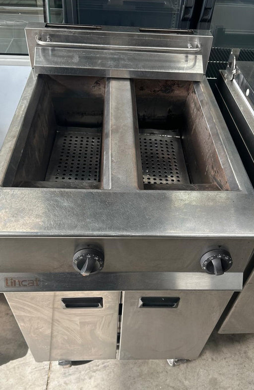 Lincat Twin Tank Twin Basket Free Standing Electric Fryer - Refurbished Canmac Catering Equipment