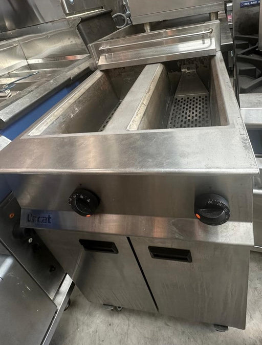 Lincat Twin Tank Twin Basket Free Standing Electric Fryer - Refurbished Canmac Catering Equipment
