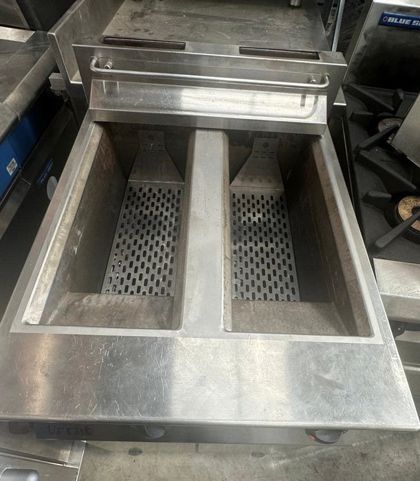 Lincat Twin Tank Twin Basket Free Standing Electric Fryer - Refurbished Canmac Catering Equipment