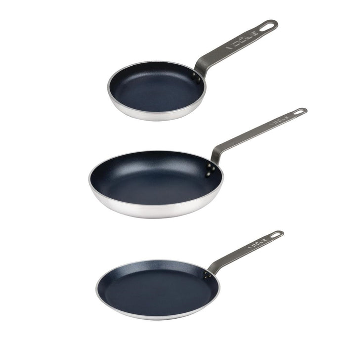 Includes 1x frying pan (HT977), 1x crêpe pan (HT987) & 1x blinis frying pan (T358). Material: Aluminium