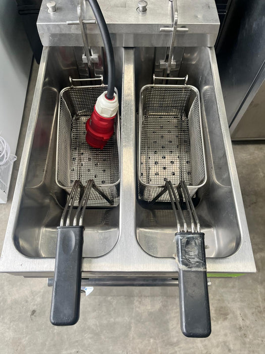 VALENTINE TWIN TANK & BASKET ELECTRIC FRYER EVO 2200 - Refurbished Canmac Refurbished
